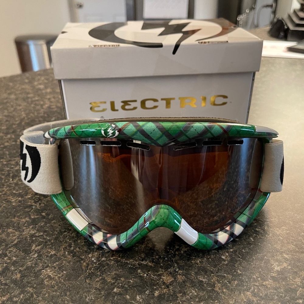Snowboarding googles